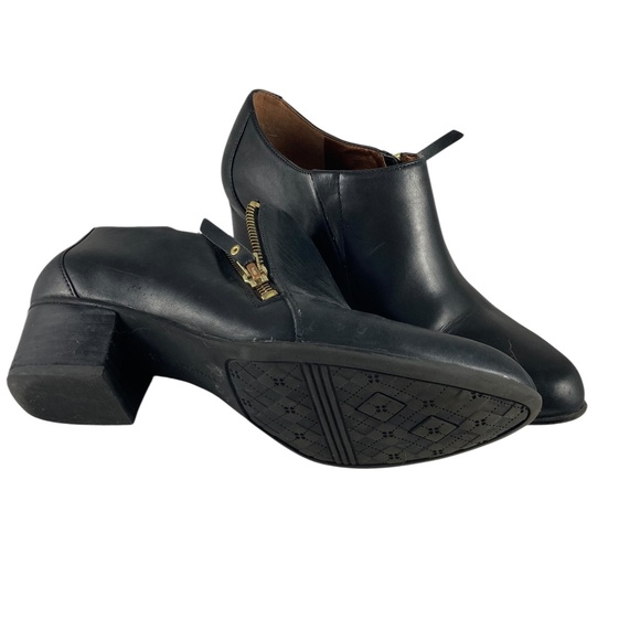 Black leather Naturalizer Ankle Boots - Picture 2 of 4